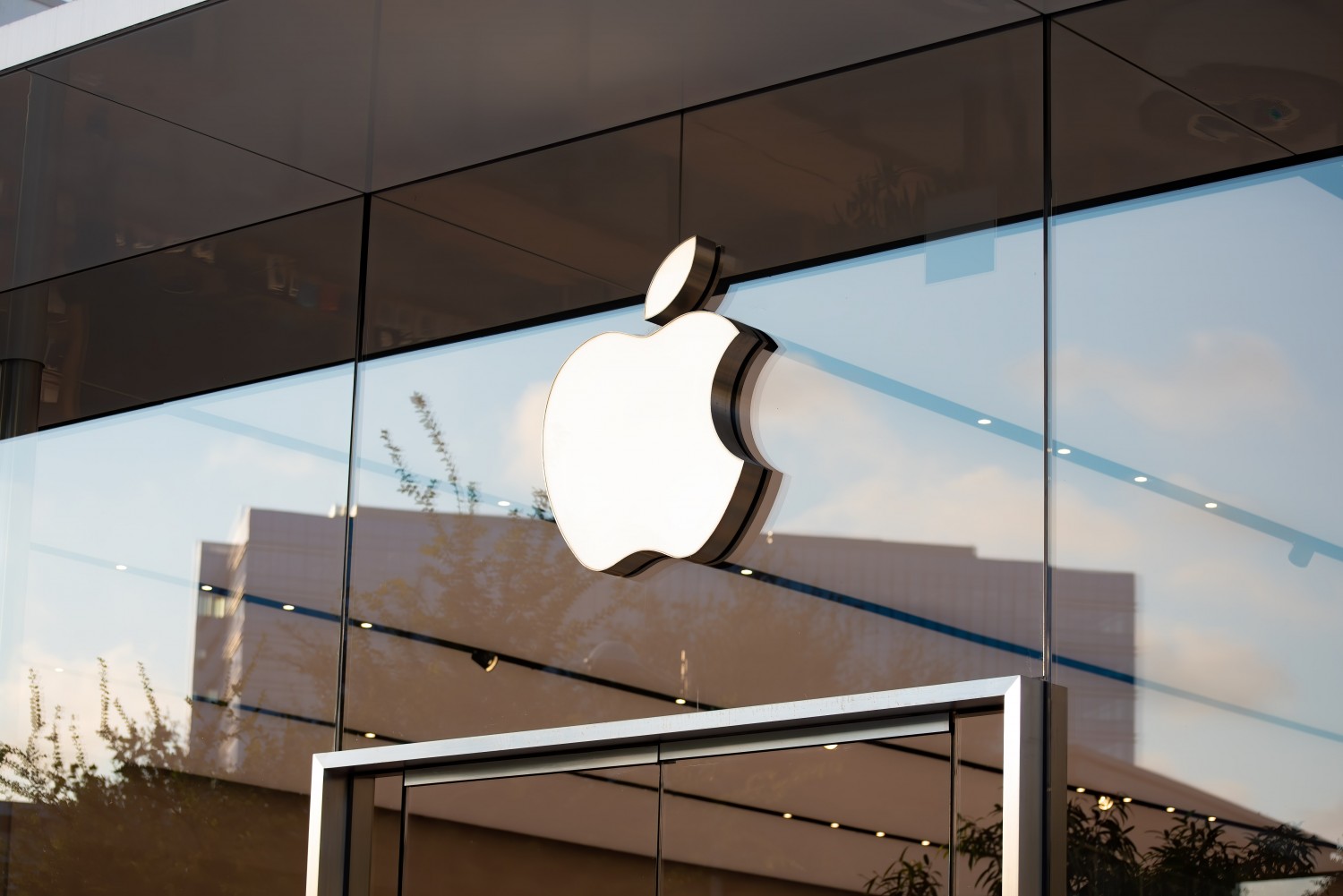 Суд признал возбуждение ФАС дела против Apple законным